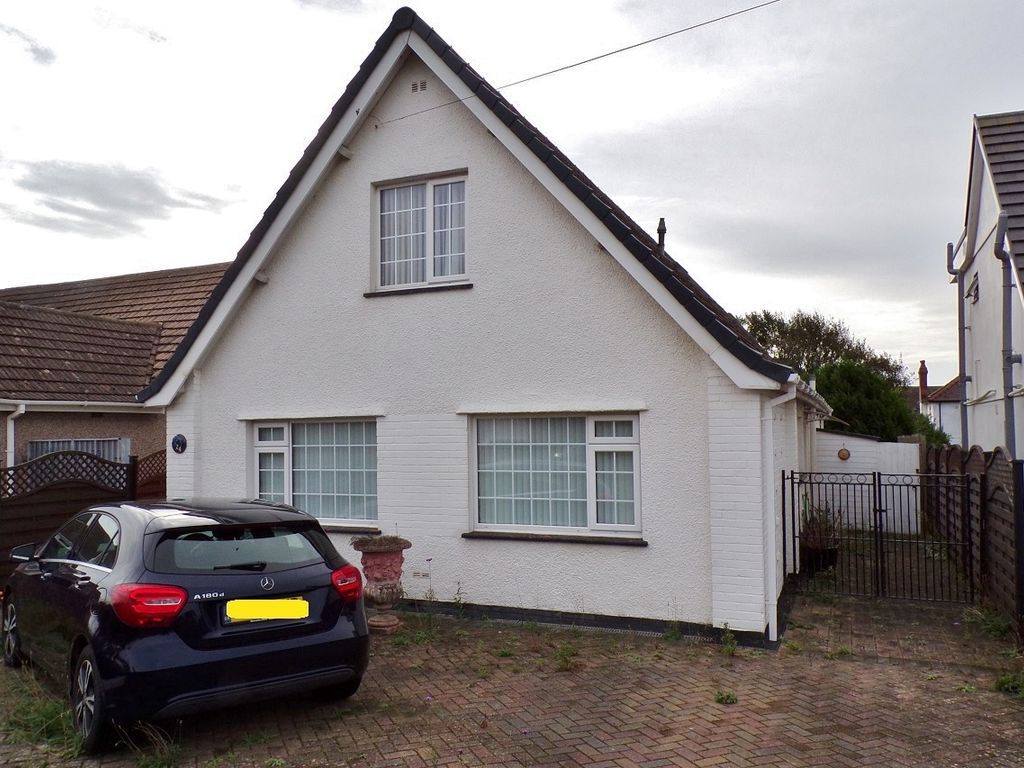 4 bed detached bungalow for sale in Penylan Avenue, Porthcawl CF36, £