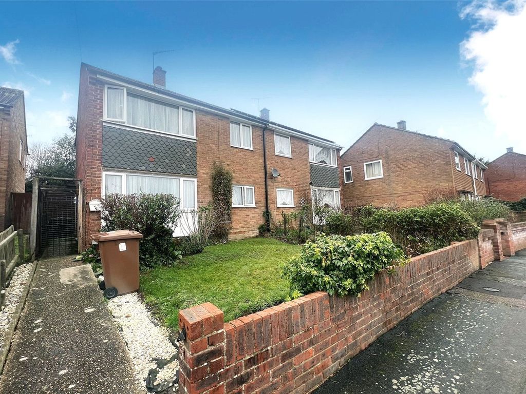 3 bed semidetached house for sale in Ash Close, Ash, Surrey GU12, £