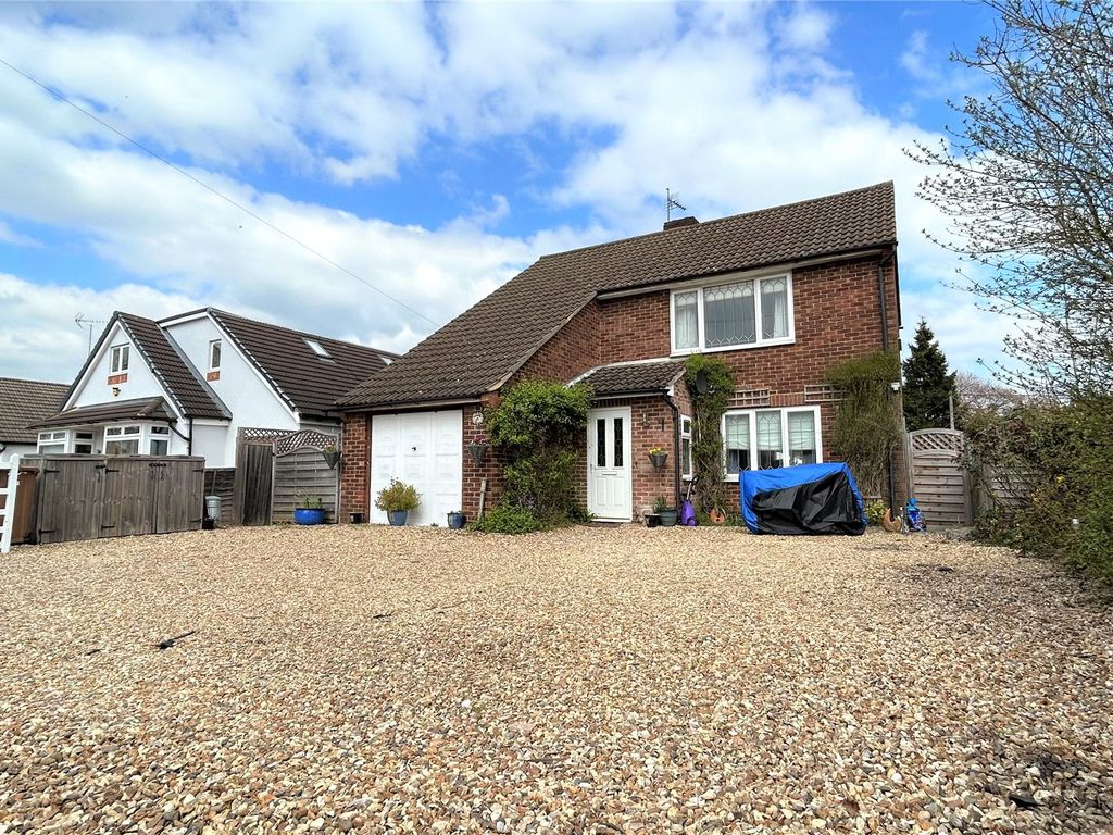4 bed detached house for sale in Binfield Road, Bracknell, Berkshire