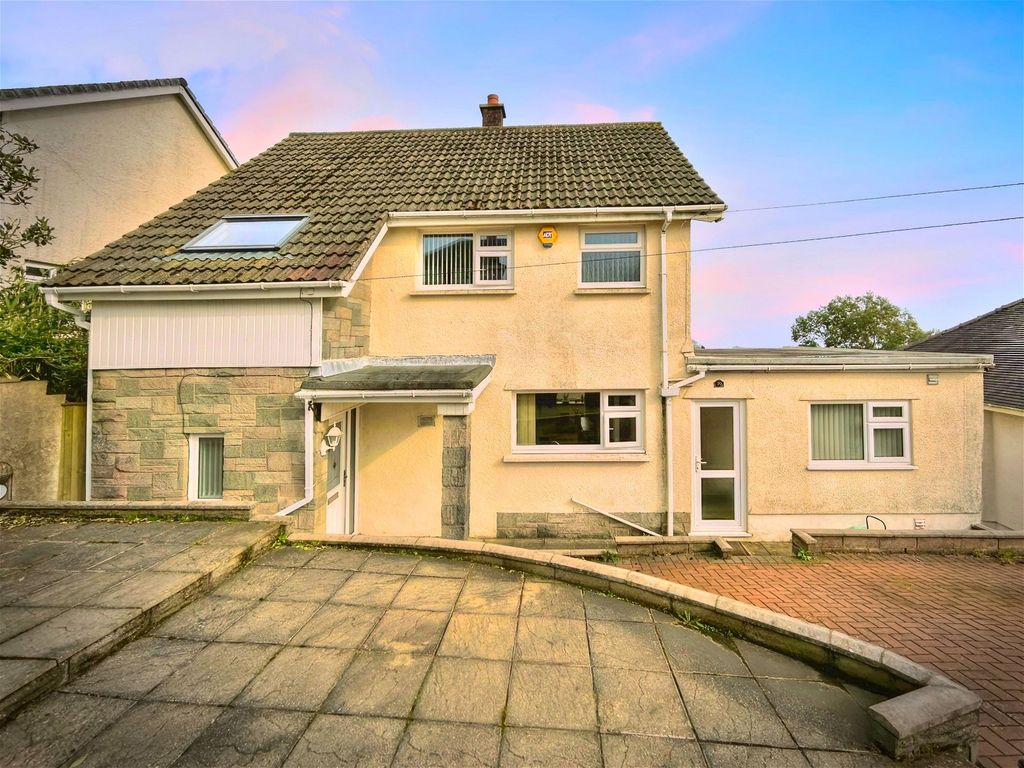 3 bed detached house for sale in Lon Mafon, Sketty, Swansea SA2, £