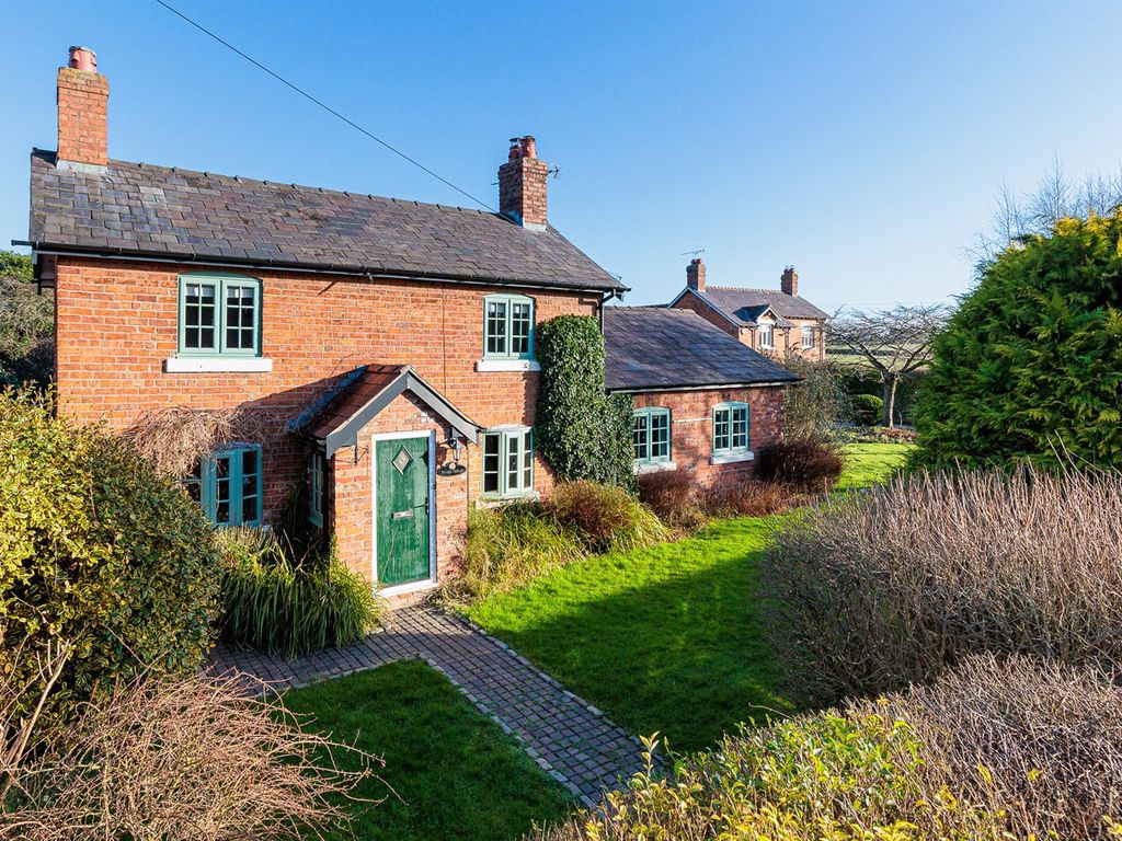 4 bed detached house for sale in Huxley Lane, Huxley, Chester CH3, £