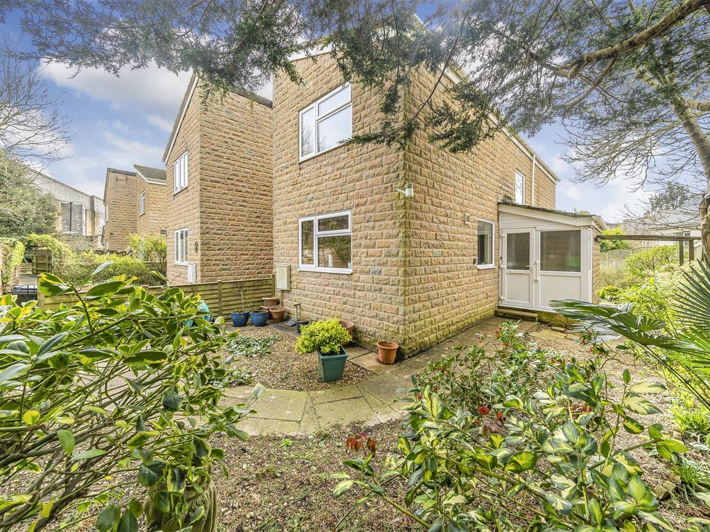 2 bed link detached house for sale in Cedar Close, Axminster, Devon