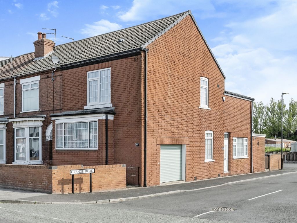 3 bed end terrace house for sale in Askern Road, Toll Bar, Doncaster