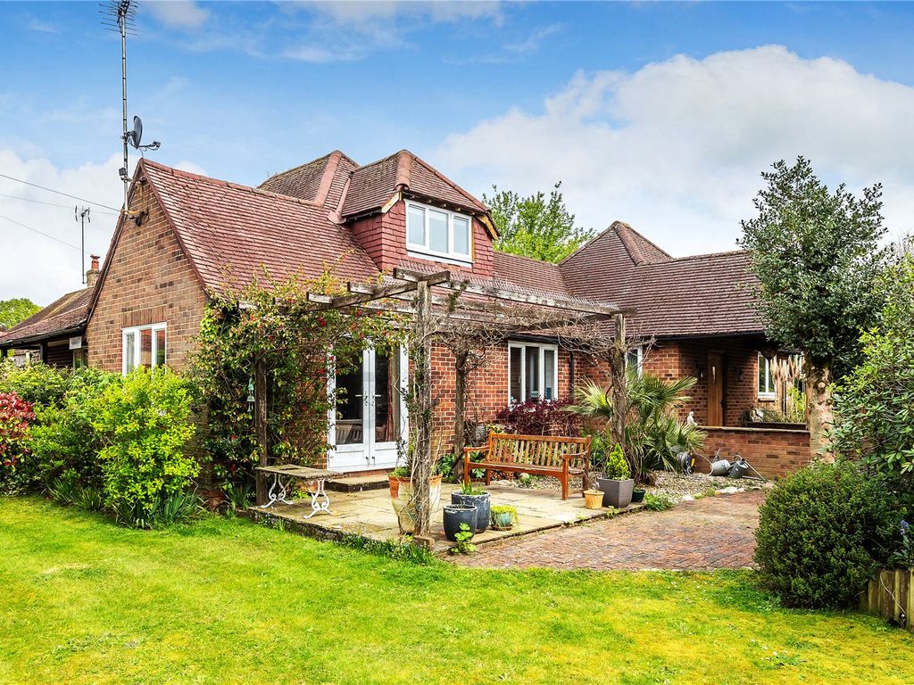 4 bed detached house for sale in Bridge Road, Cranleigh, Surrey GU6, £