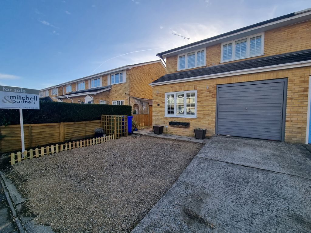 4 bed semidetached house for sale in Ashdown Avenue, Farnborough GU14