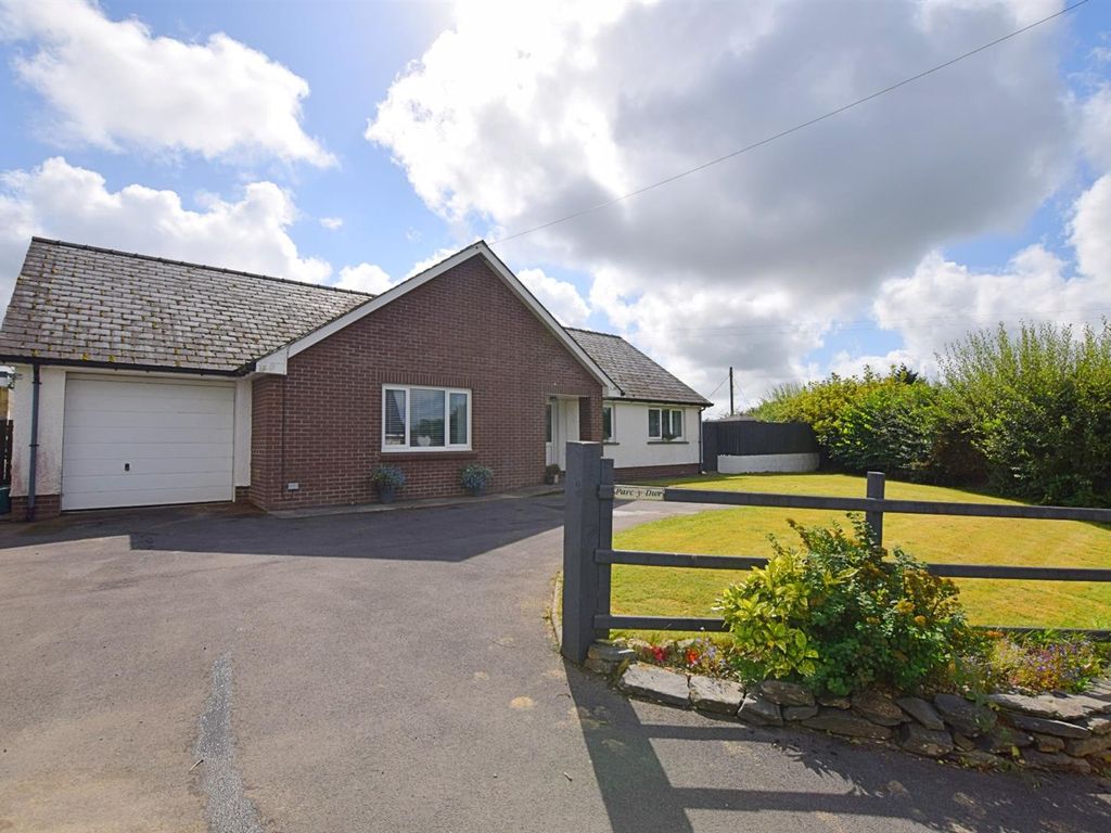 3 bed detached bungalow for sale in Capel Iwan, Newcastle Emlyn SA38