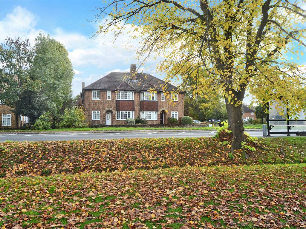 2 bed for sale in Ditton Lawn, Portsmouth Road, Thames