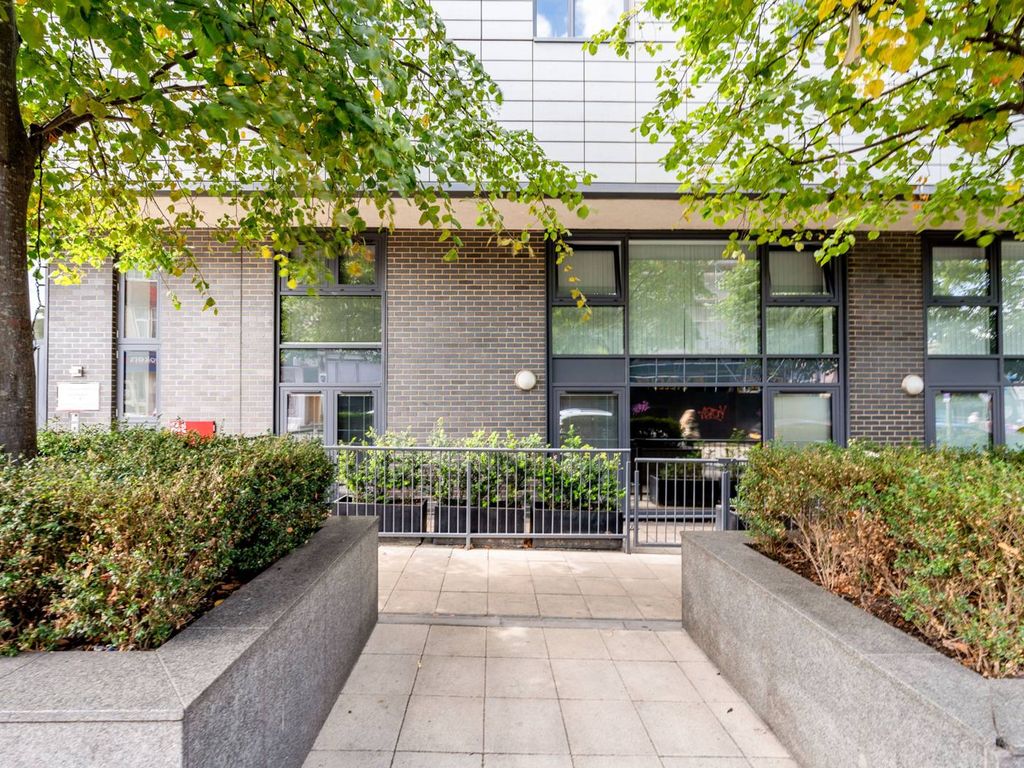 Olympian Heights, Woking GU22