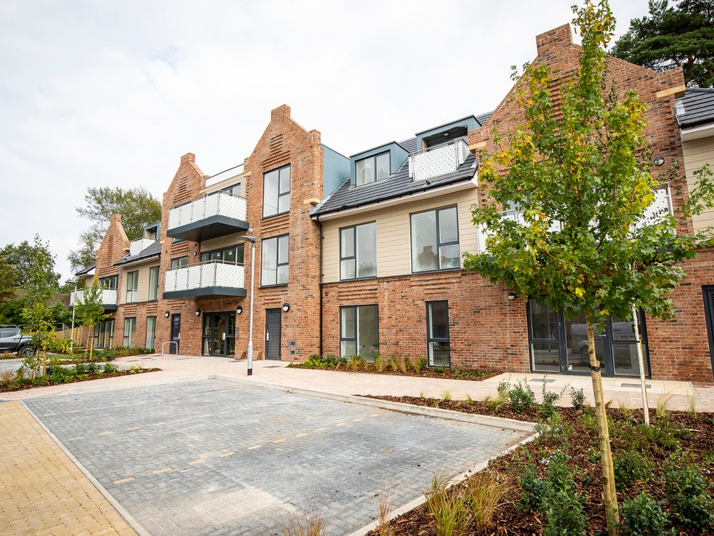 2 bed flat for sale in Flat 13, Redlands House, Avenue