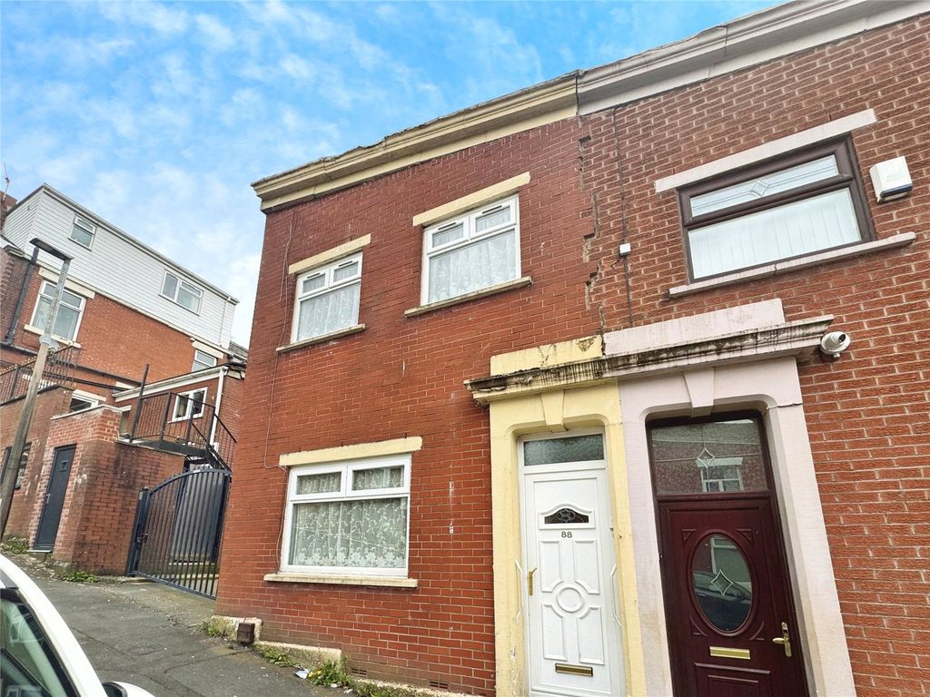 3 bed end terrace house for sale in Oswald Street, Blackburn