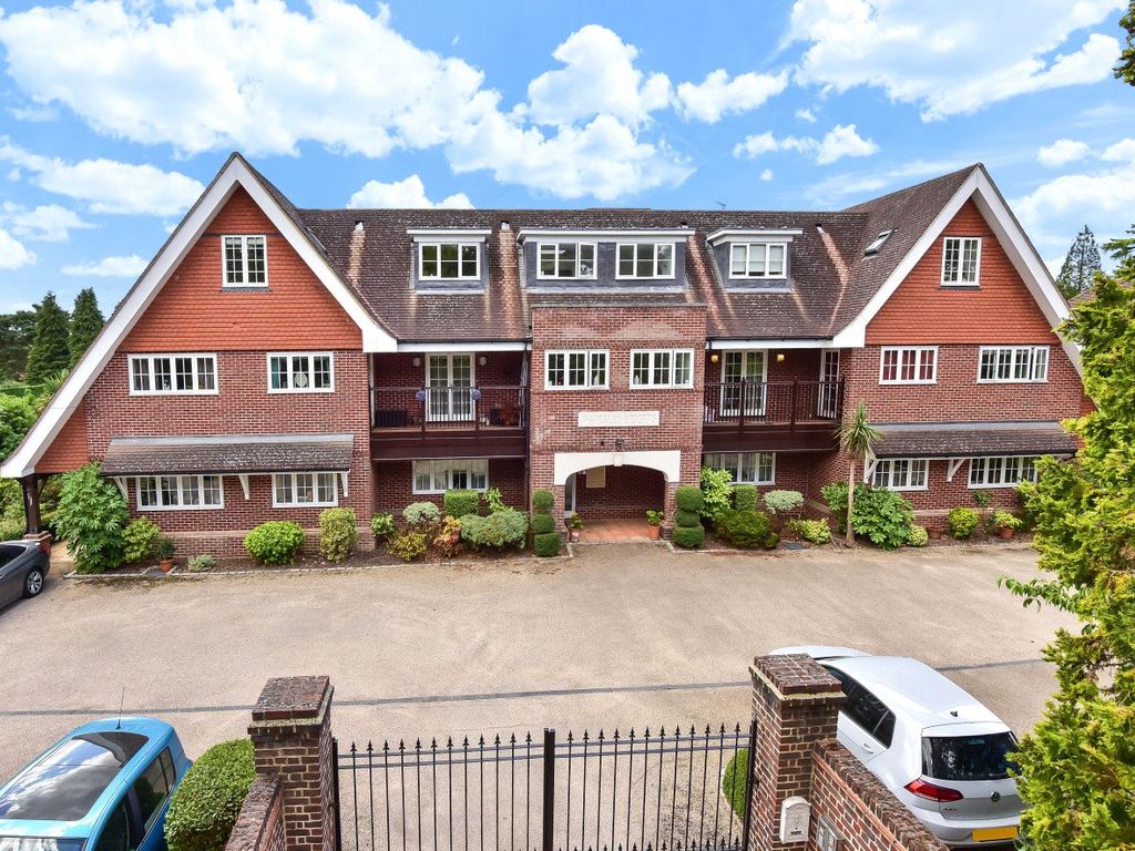 2 bed flat for sale in Waverley Lane, Farnham, Surrey GU9 Zoopla