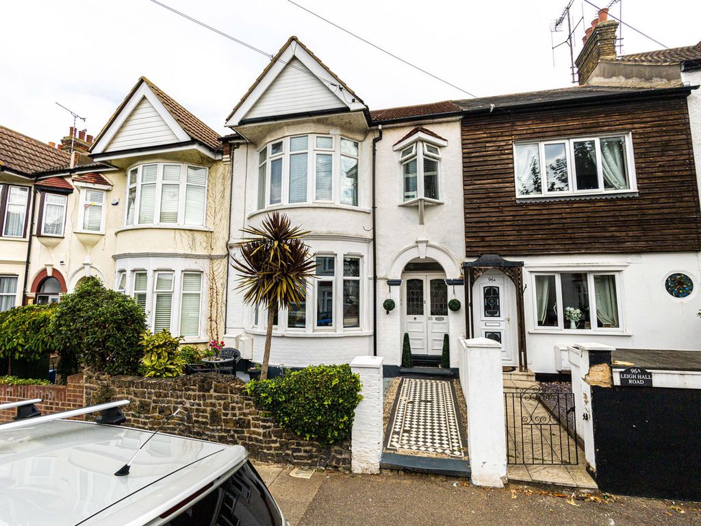 2 bed flat to rent in Leigh Hall Road, LeighOnSea SS9 Zoopla