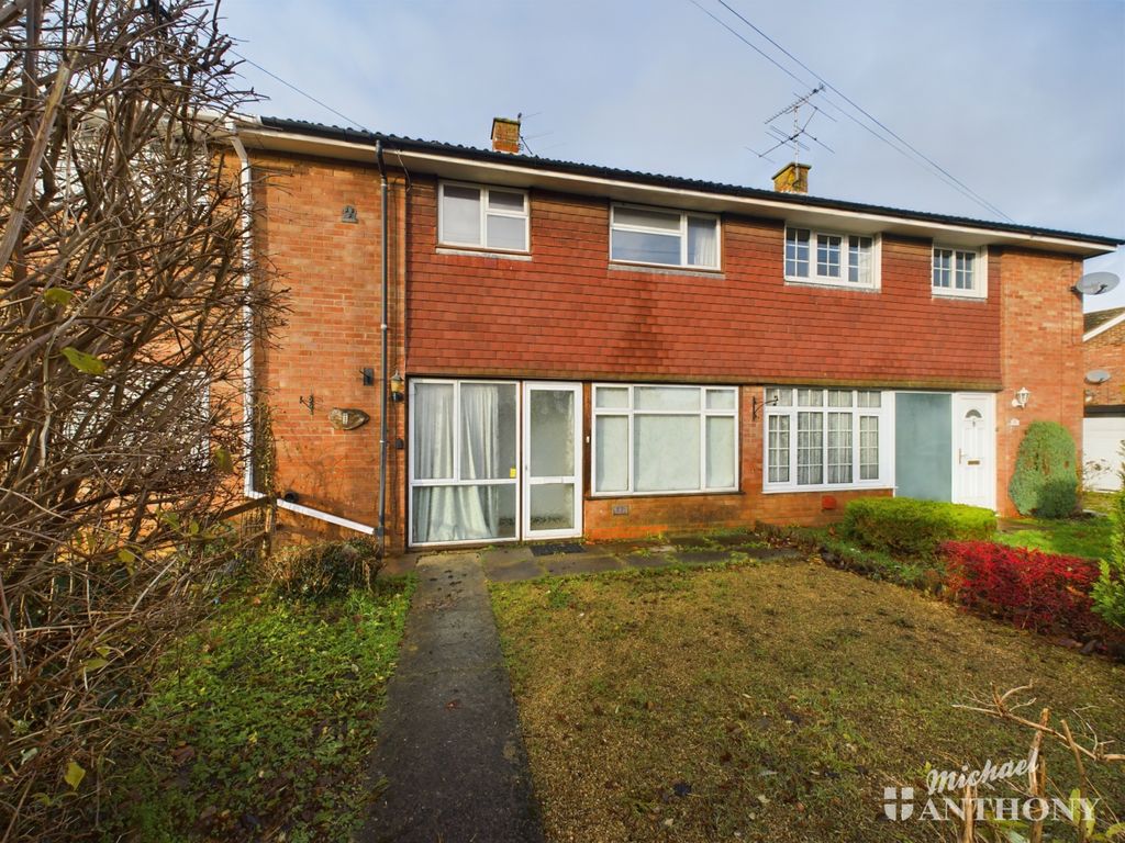 3 bed terraced house for sale in Verwood Road, Aylesbury