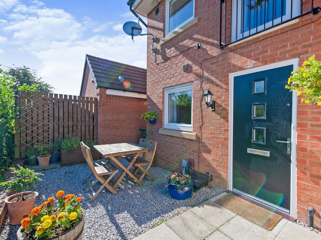 1 bed end terrace house for sale in Temple Mews, Temple Street