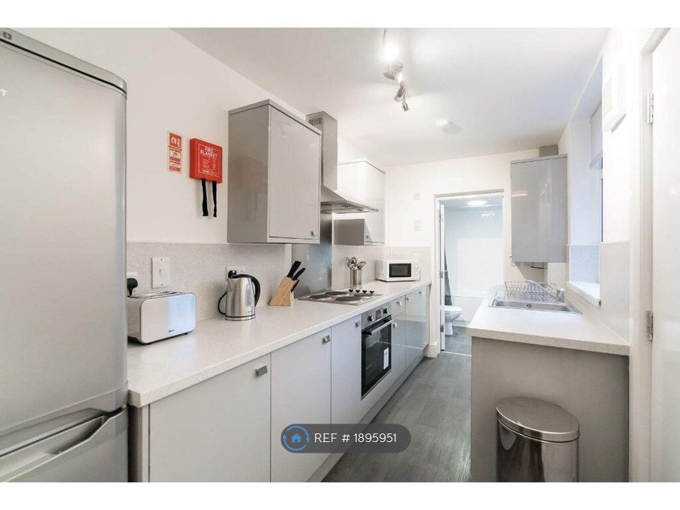 Room to rent in Kitchener Road, Selly Park, Birmingham B29, £550 pcm