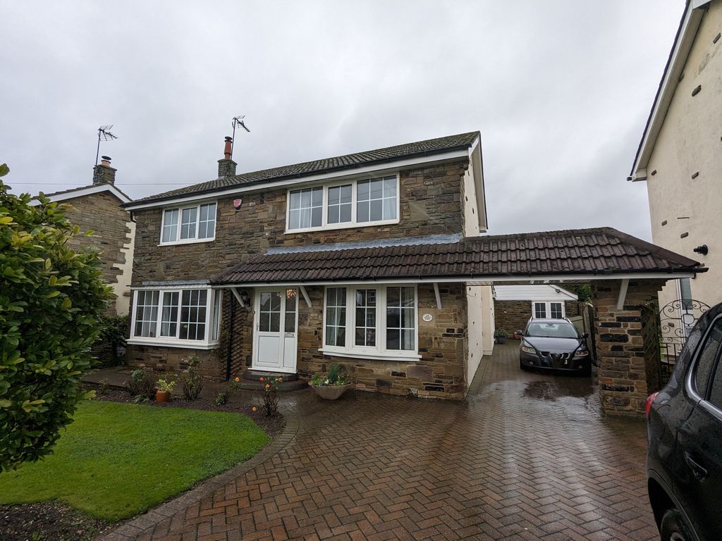 4 bed detached house to rent in Princess Mead, Goldsborough