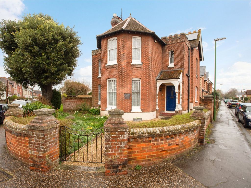 Lyndhurst Road, Chichester, West Sussex PO19  