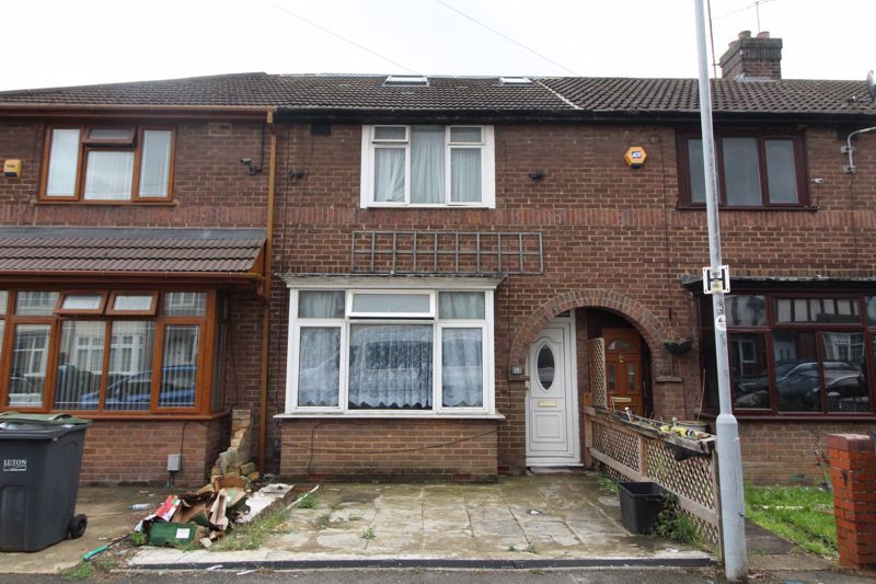 4 bed terraced house for sale in Connaught Road, Luton LU4, £375,000