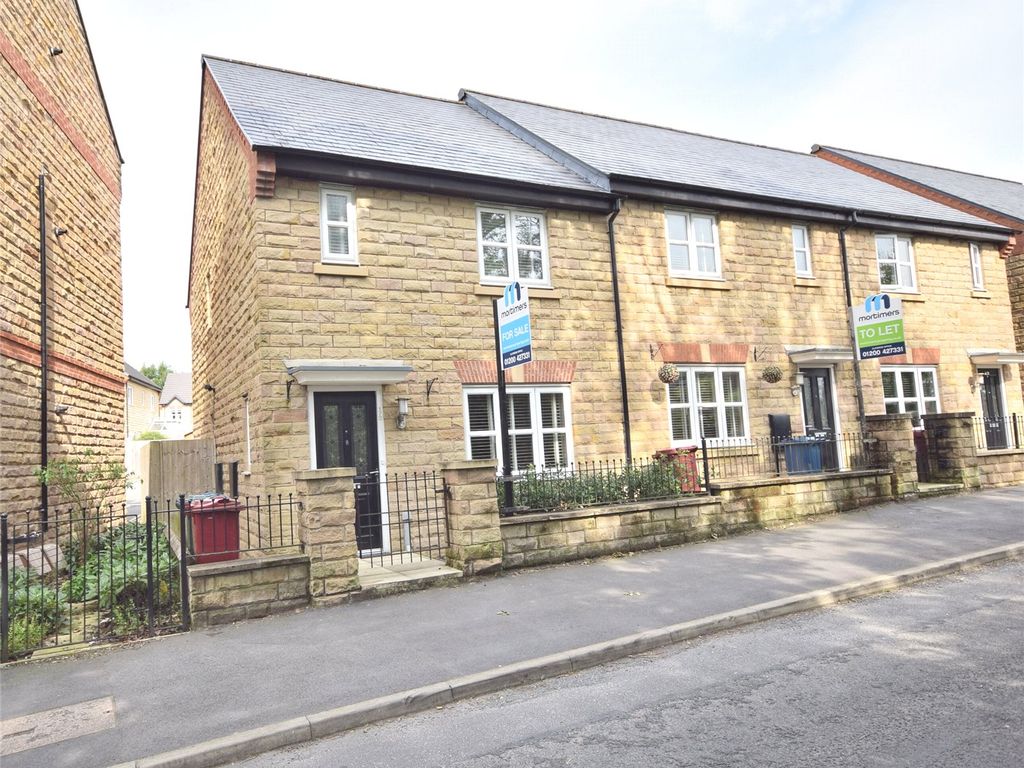 3 bed detached house for sale in Woone Lane, Clitheroe BB7, £195,000