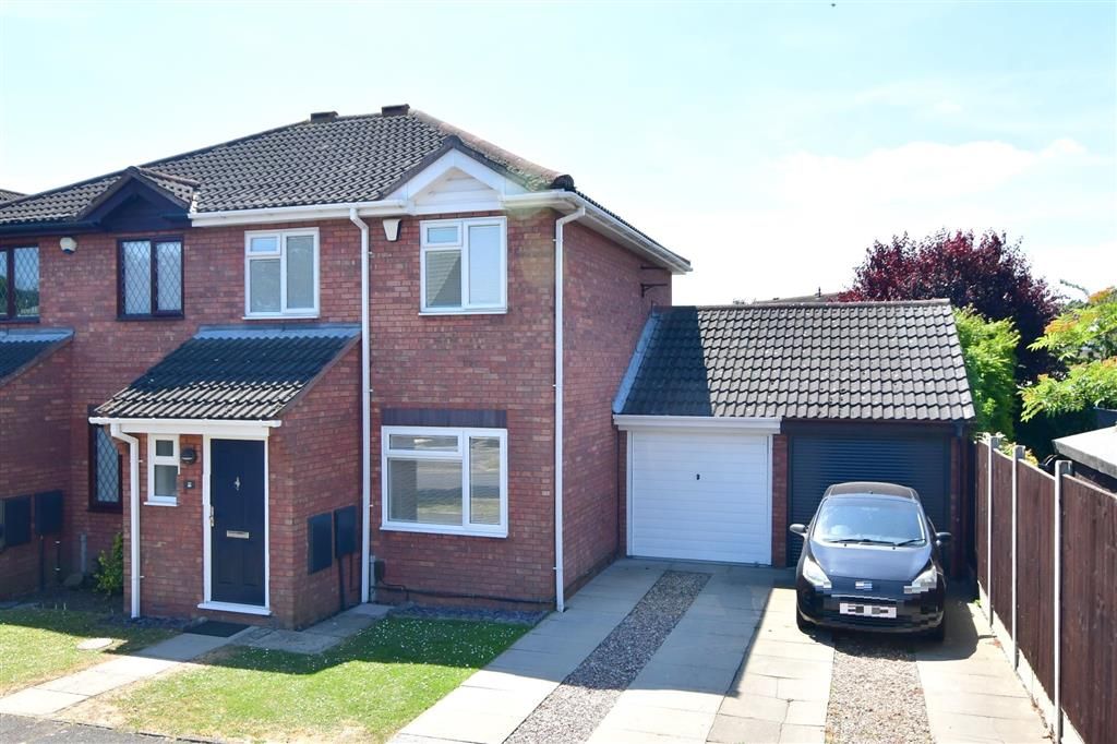 3 bed semidetached house for sale in Blake Hall Drive, Wickford, Essex