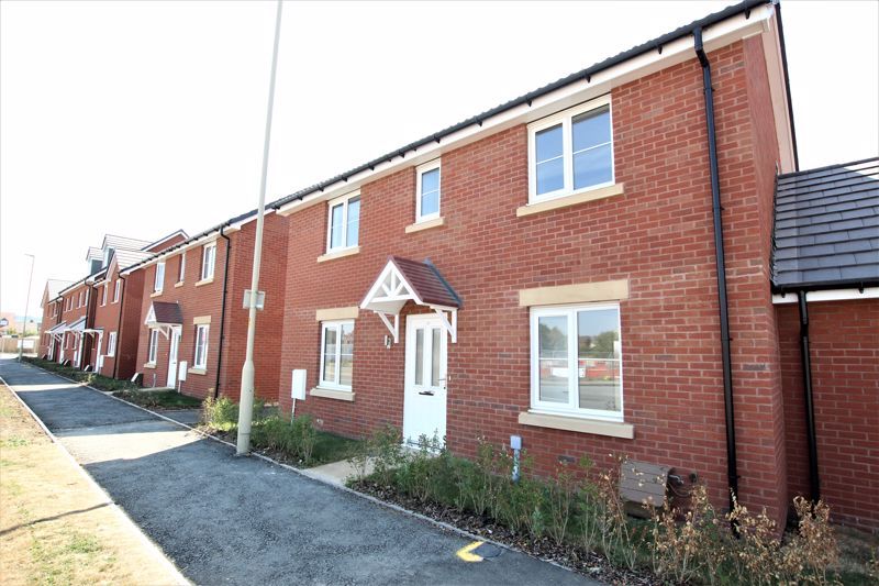 3 bed linkdetached house to rent in Rudloe Drive Kingsway, Quedgeley