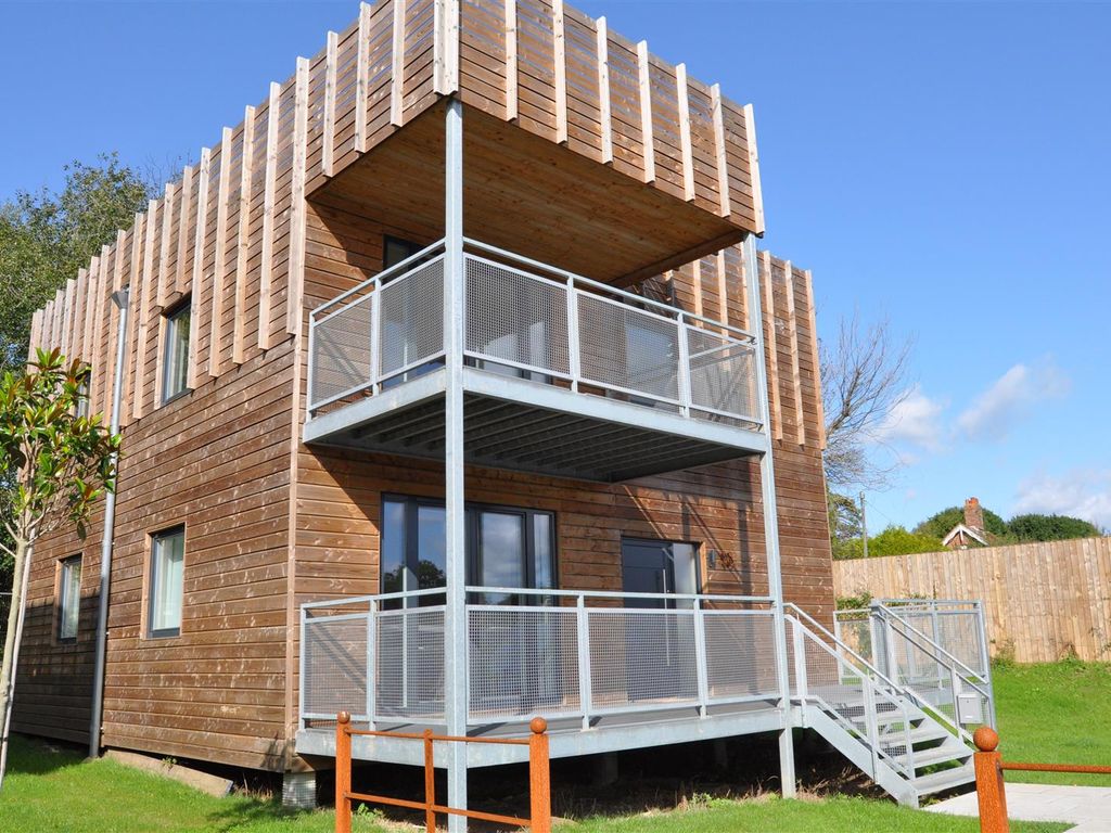 4 bed detached house to rent in Hawkhurst Road, Flimwell, Wadhurst TN5