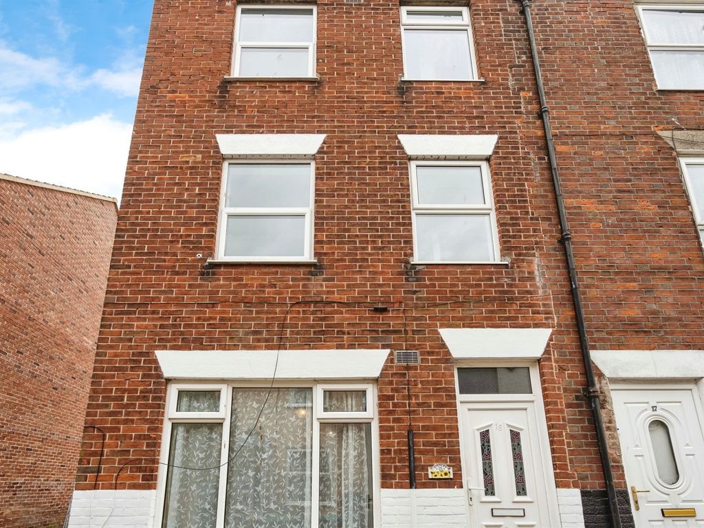 4 bed end terrace house for sale in Stanley Terrace, Middle Market Road
