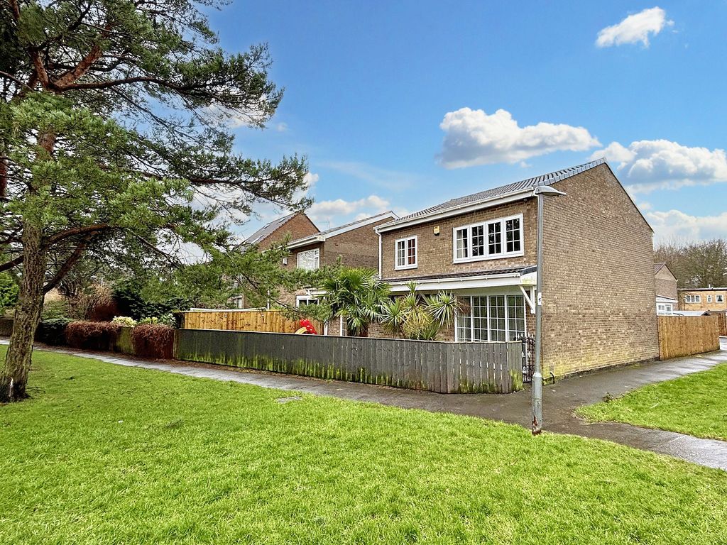 4 bed detached house for sale in Hatfield Place, Peterlee SR8, £204,950