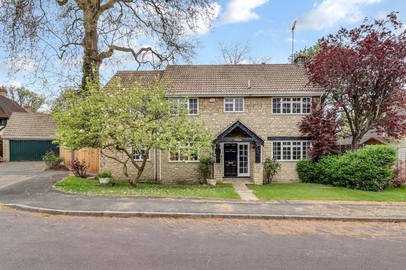 5 bed property for sale in Fosters Grove, Windlesham GU20 Zoopla