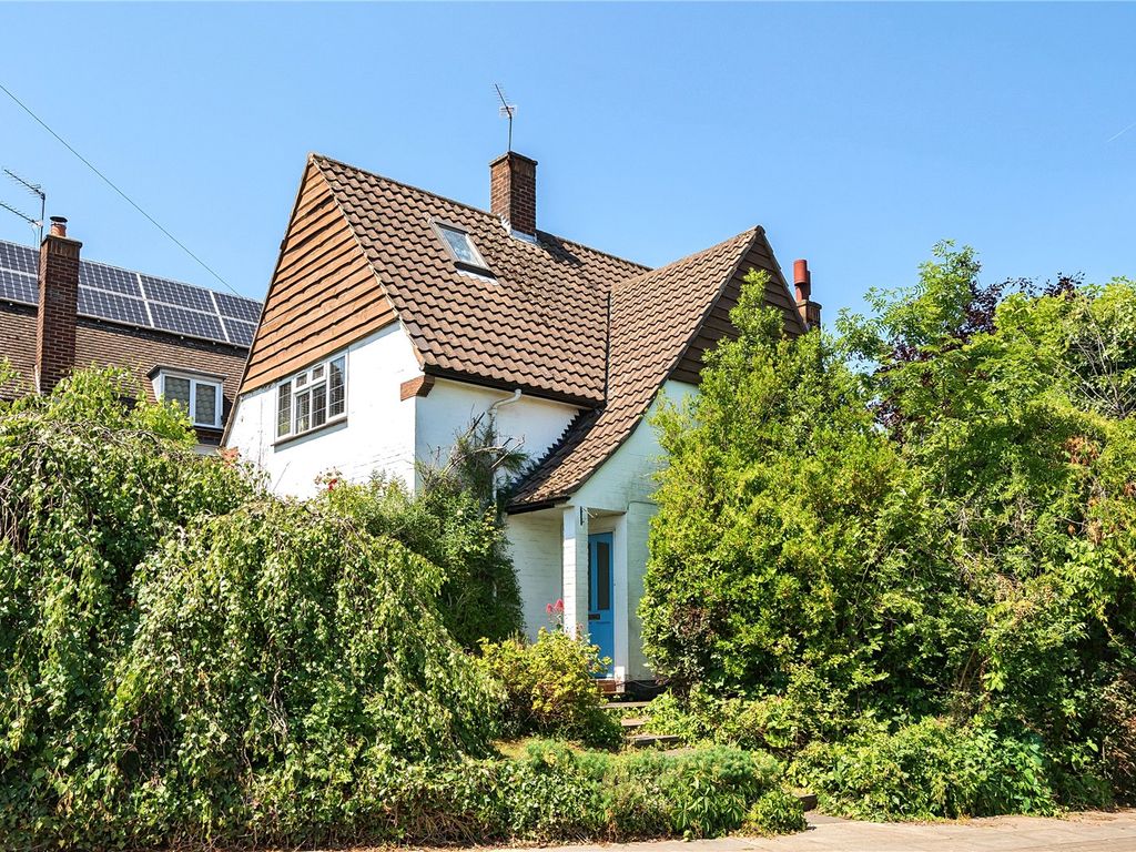 3 bed detached house for sale in Greenway Close, Totteridge, London N20