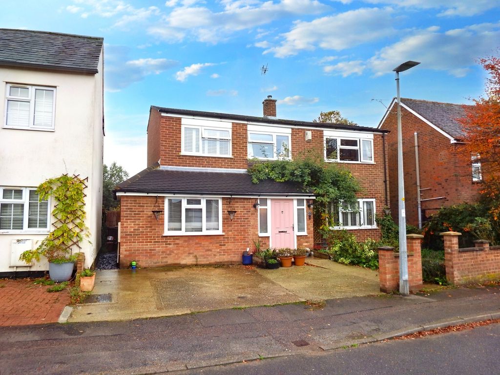 4 bed detached house for sale in Alleyns Road, Stevenage, Hertfordshire
