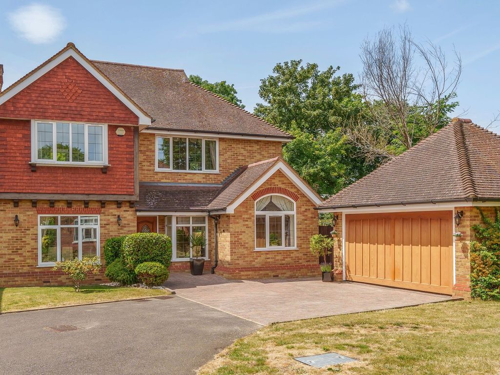 4 bed detached house for sale in West View, Ashtead KT21, £1,275,000