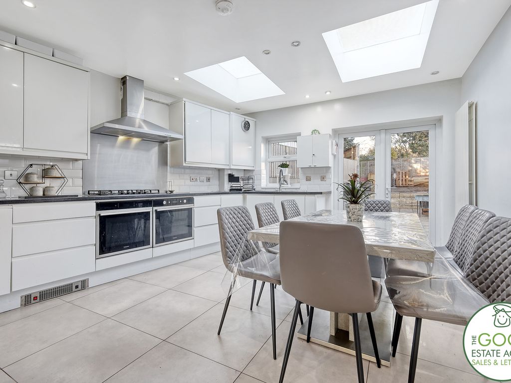 4 bed semidetached house for sale in Newmans Lane, Loughton IG10, £