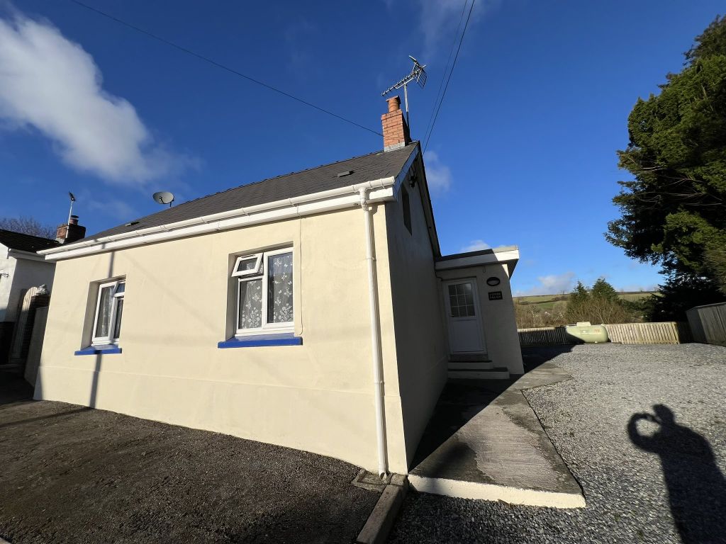 2 bed bungalow to rent in Upper Village, Meidrim, Carmarthen SA33, £795