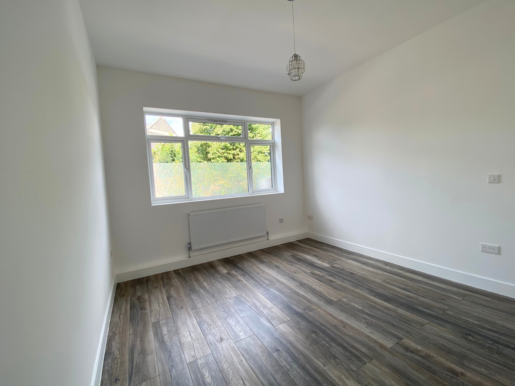 2 bed flat to rent in High Road, Leytonstone, London E11, £2,100 pcm