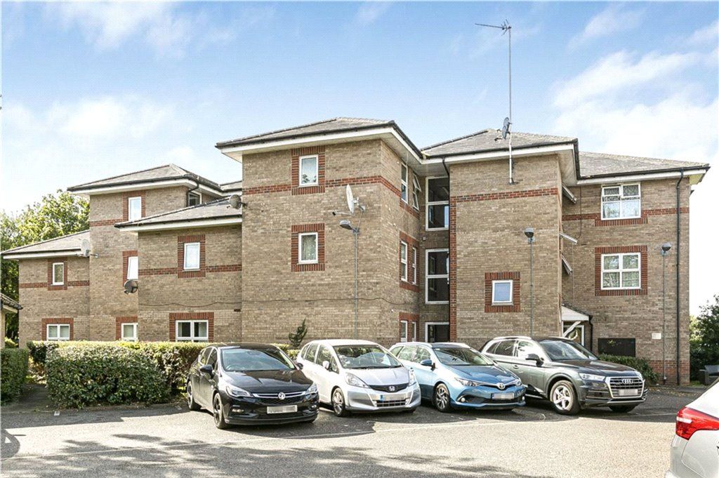 1 bed flat to rent in Douglas Road, Stanwell, StainesUponThames
