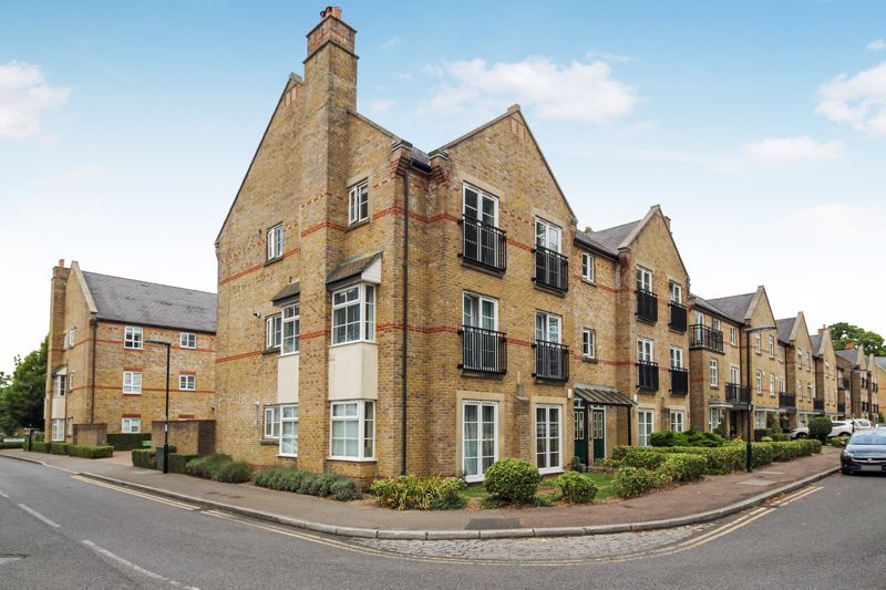 2 bed flat for sale in Coldstream Road, The Village, Caterham CR3 Zoopla