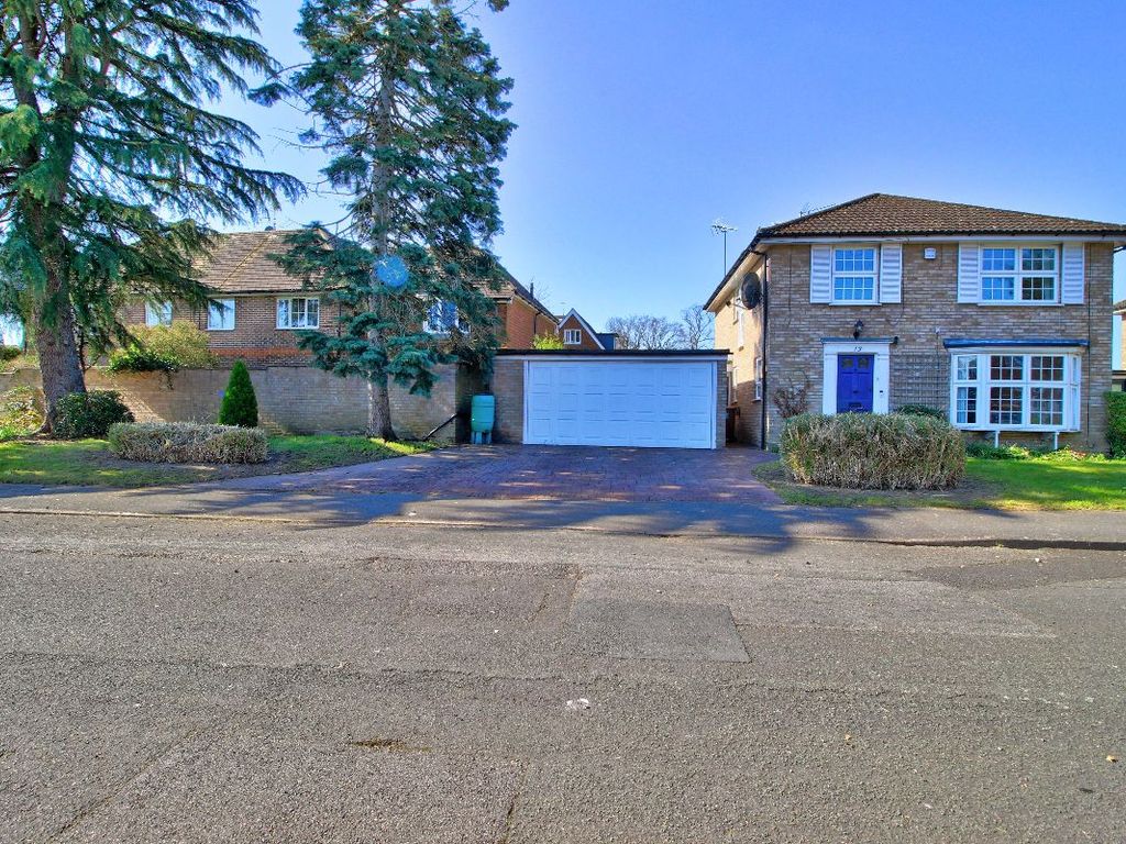 4 bed detached house for sale in Heath Close, Wokingham RG41 Zoopla