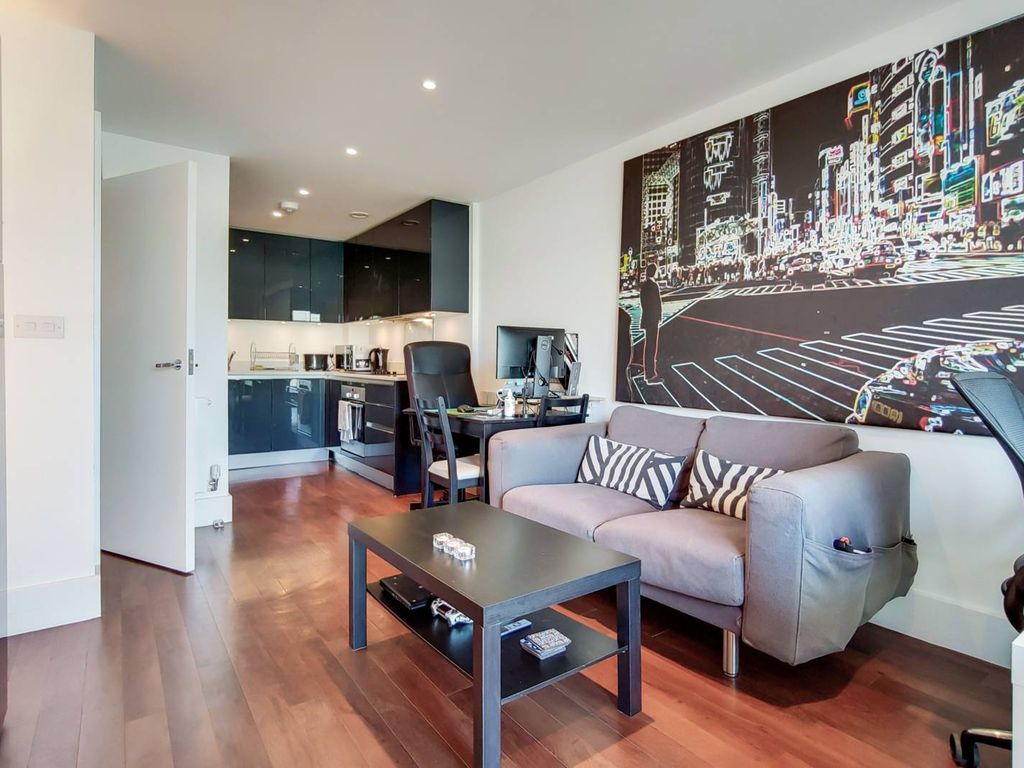 1 bed flat to rent in West Carriage House, Woolwich Riverside, London SE18, £1,700 pcm Zoopla