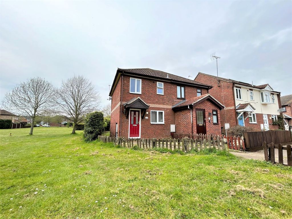 2 bed semidetached house for sale in Pembroke Close, Colchester CO2