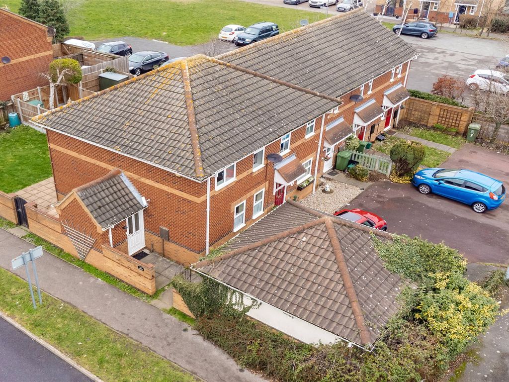 3 bed end terrace house for sale in Forest Glade, Langdon Hills