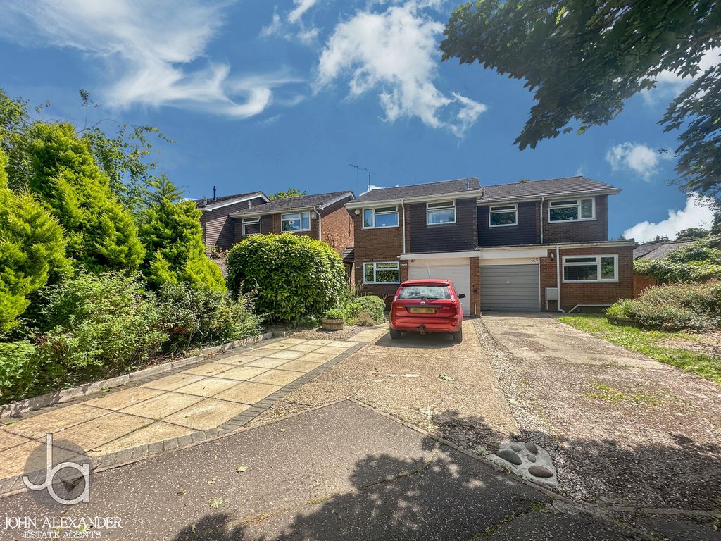 3 bed semidetached house for sale in Bridgefield Close, Colchester CO4