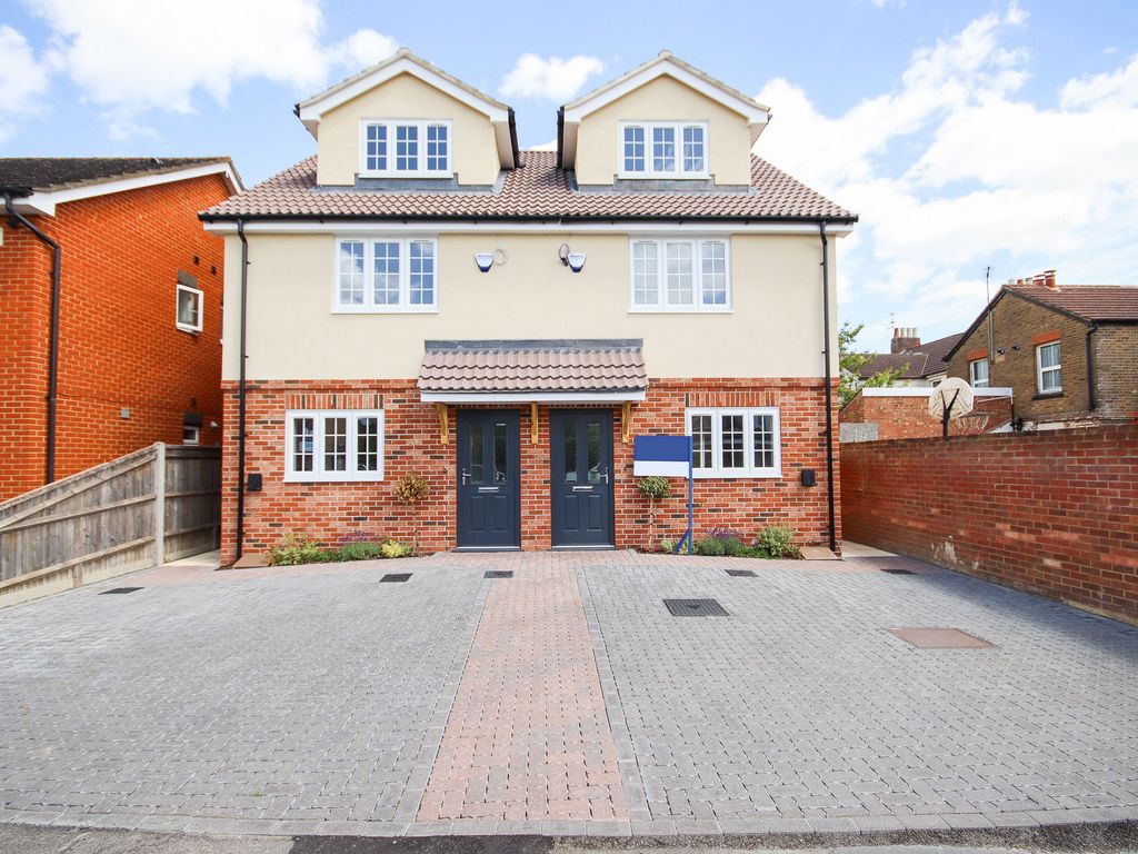 New home, 3 bed semidetached house for sale in Milner Road, Burnham
