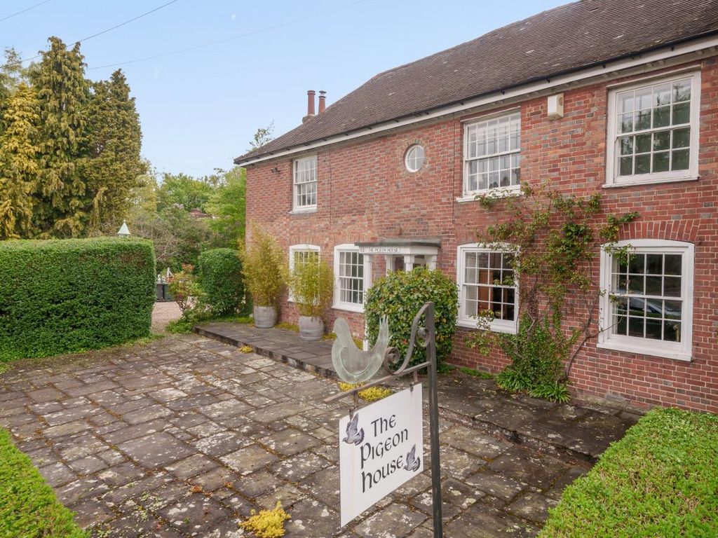 4 bed detached house for sale in London Road, Hurst Green, Etchingham