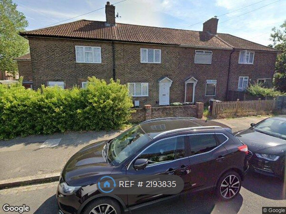 2 bed terraced house to rent in Headcorn Road, Bromley BR1, £1,900 pcm