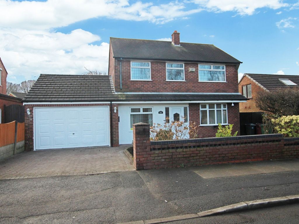 3 bed detached house for sale in Central Drive, Westhoughton BL5, £