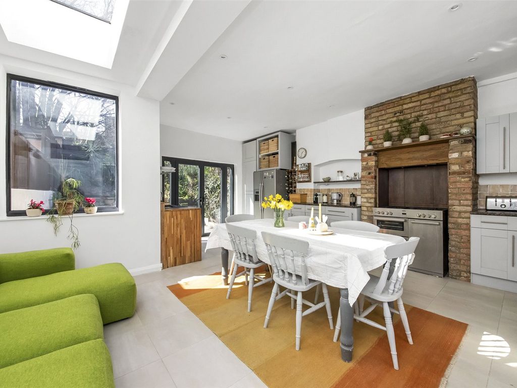 3 bed end terrace house for sale in Charlton Lane, Charlton SE7 Zoopla