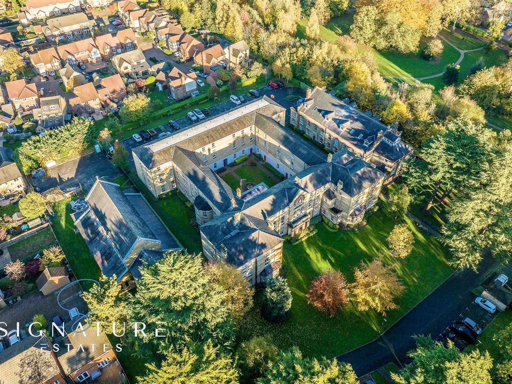 2 bed flat for sale in Leavesden Court, Mallard Road, Abbots Langley