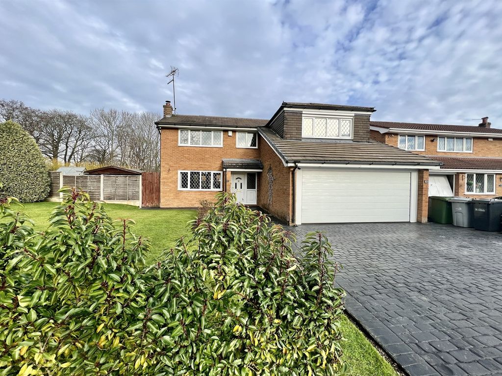 4 bed detached house for sale in Abbotsbury Close, Poynton, Stockport