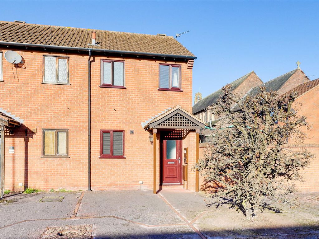 2 bed end terrace house for sale in Pavilion Close, Meadows